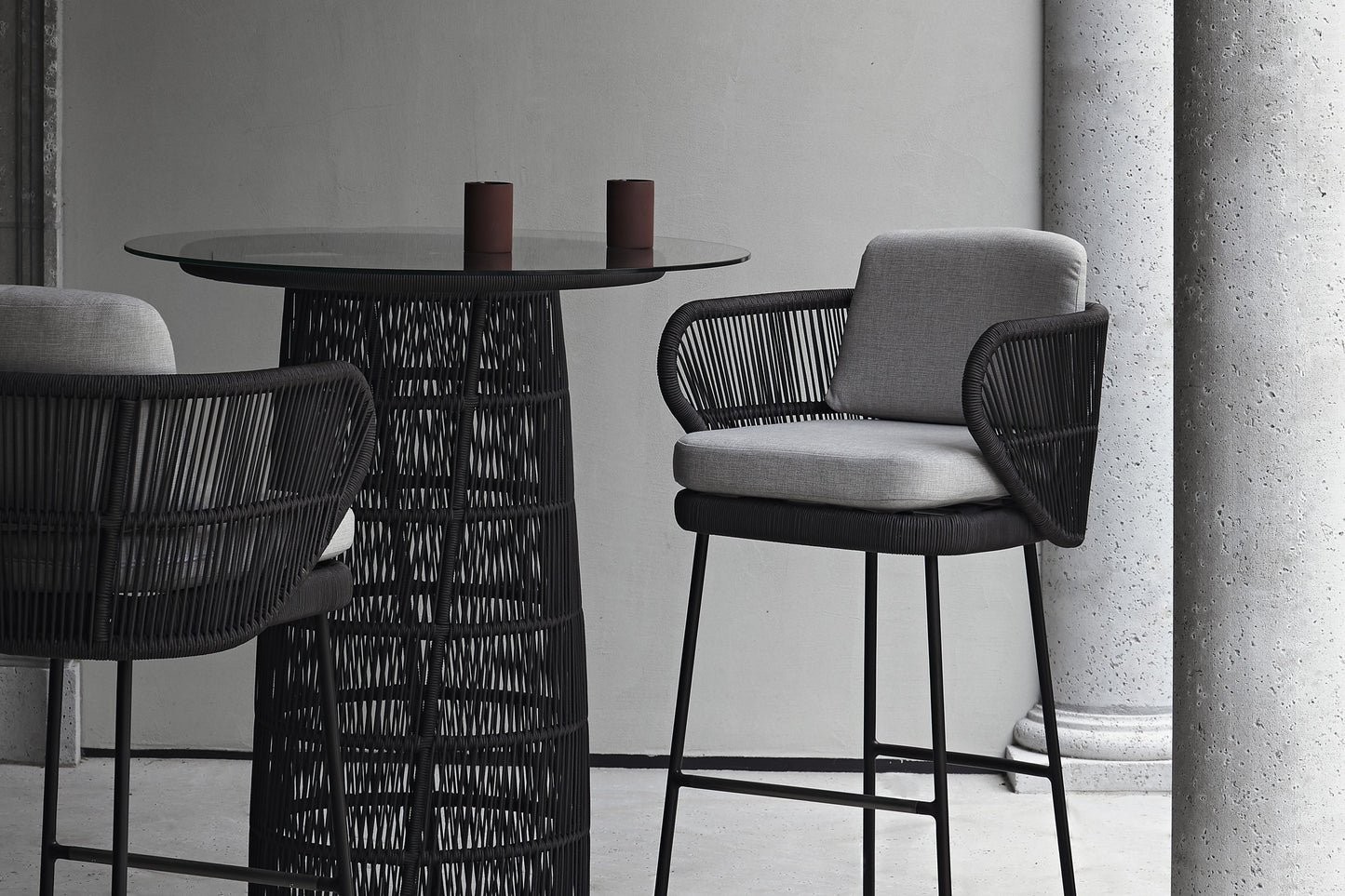 Cuff Round Bar Table 37"