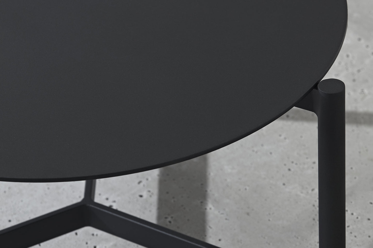 Hudson RD Dining Table 47"